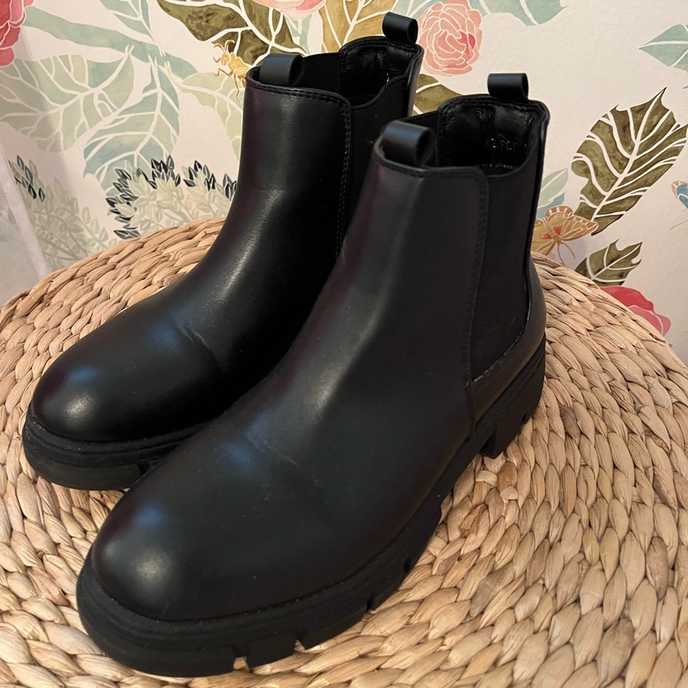 Black Chelsea Boots Size 5 (Big Girls)